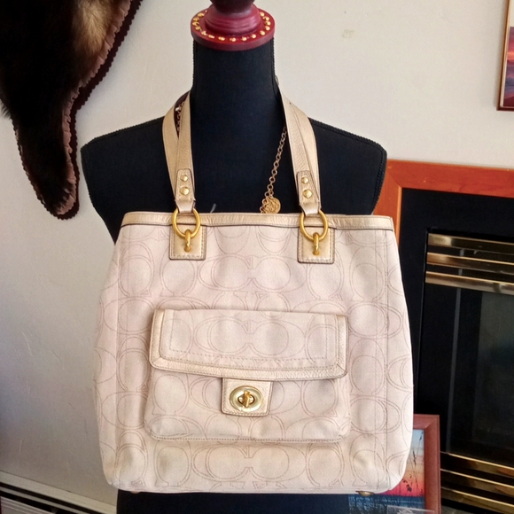 Coach Handbags - Coach bag medium size beautiful condition gold details.